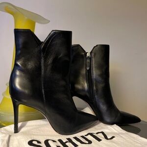 SCHUTZ Black Leather Pointed-Toe Ankle Boots